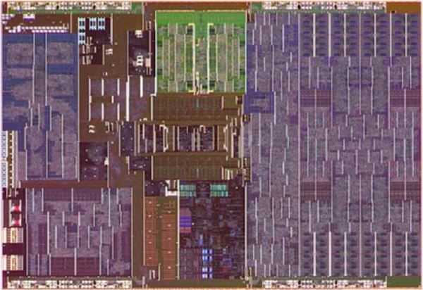 Фото кристалла самого необычного процессора Intel. Четыре крошечных ядра и огромный GPU